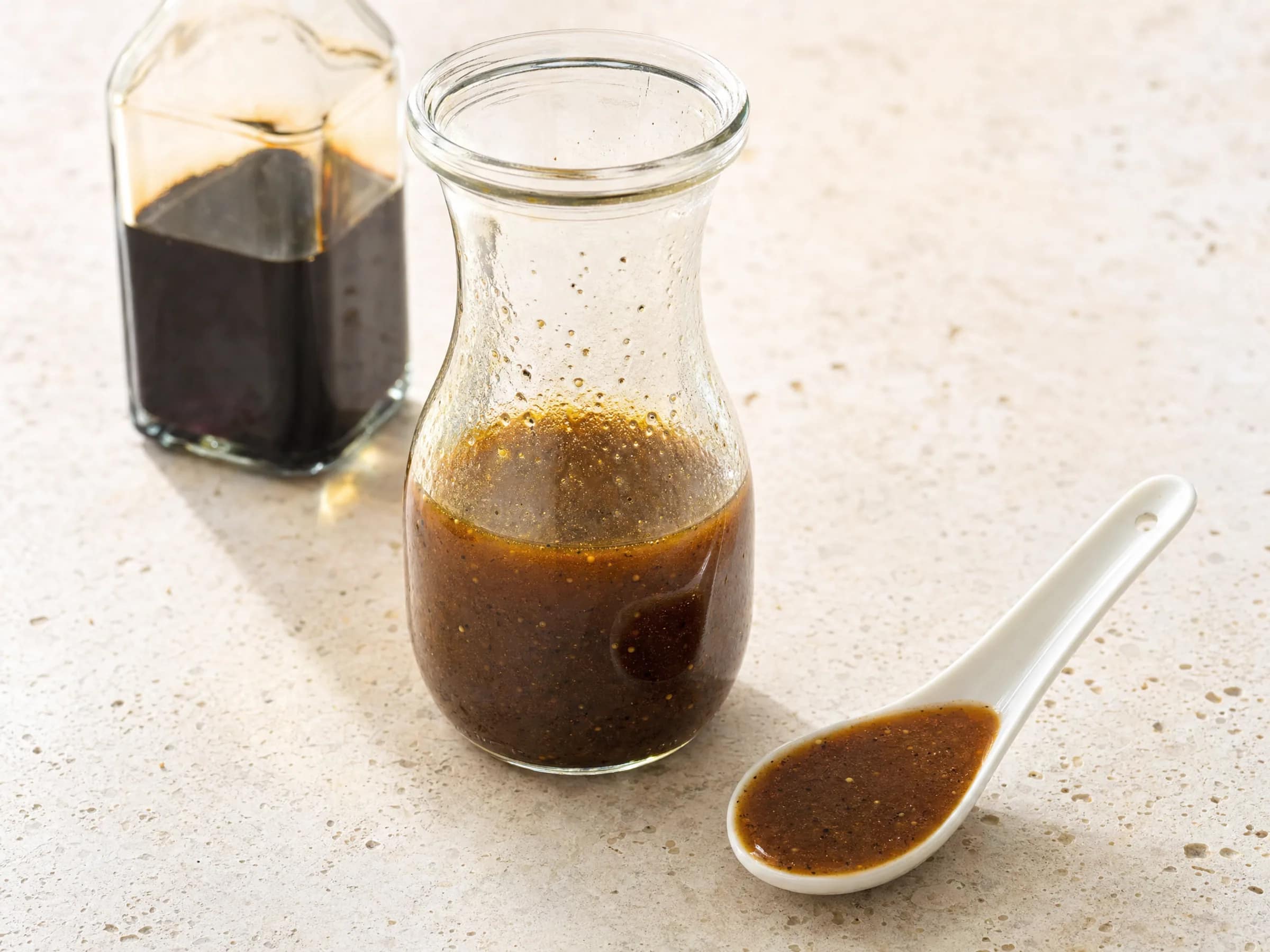 Balsamico-Dressing mit Honig und Senf