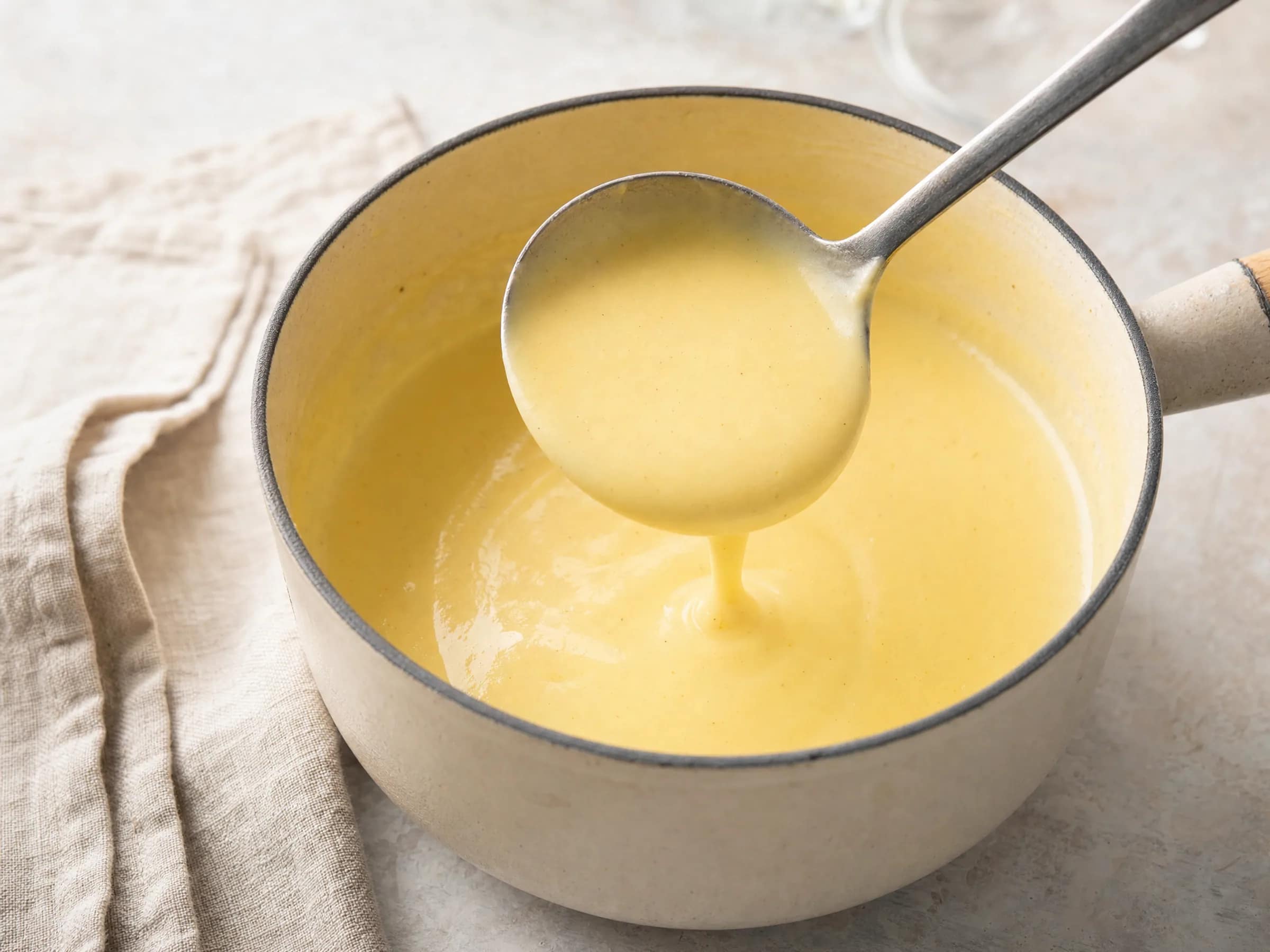 Käsesoße mit Gouda und heller Mehlschwitze