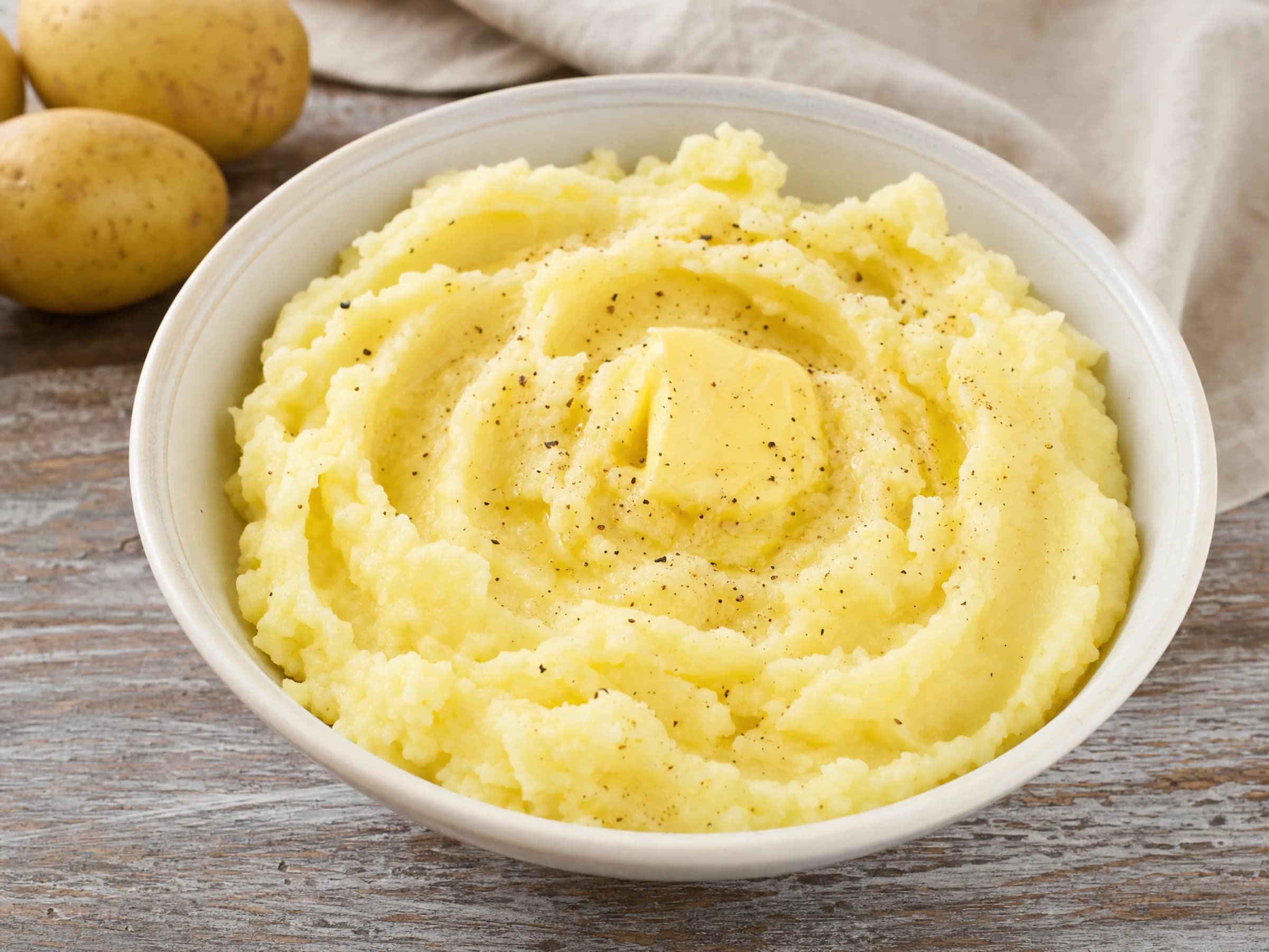 Kartoffelbrei wie bei Oma – nicht klebrig Rezeptfoto Kartoffelbrei wie bei Oma – nicht klebrig fertig angerichtet