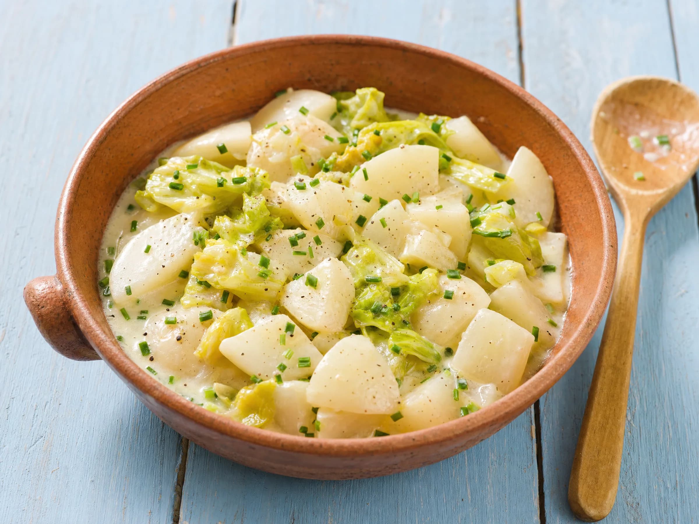 Mairübchen in Rahmsoße mit Schnittlauch Rezeptfoto Mairübchen in Rahmsoße mit Schnittlauch fertig angerichtet
