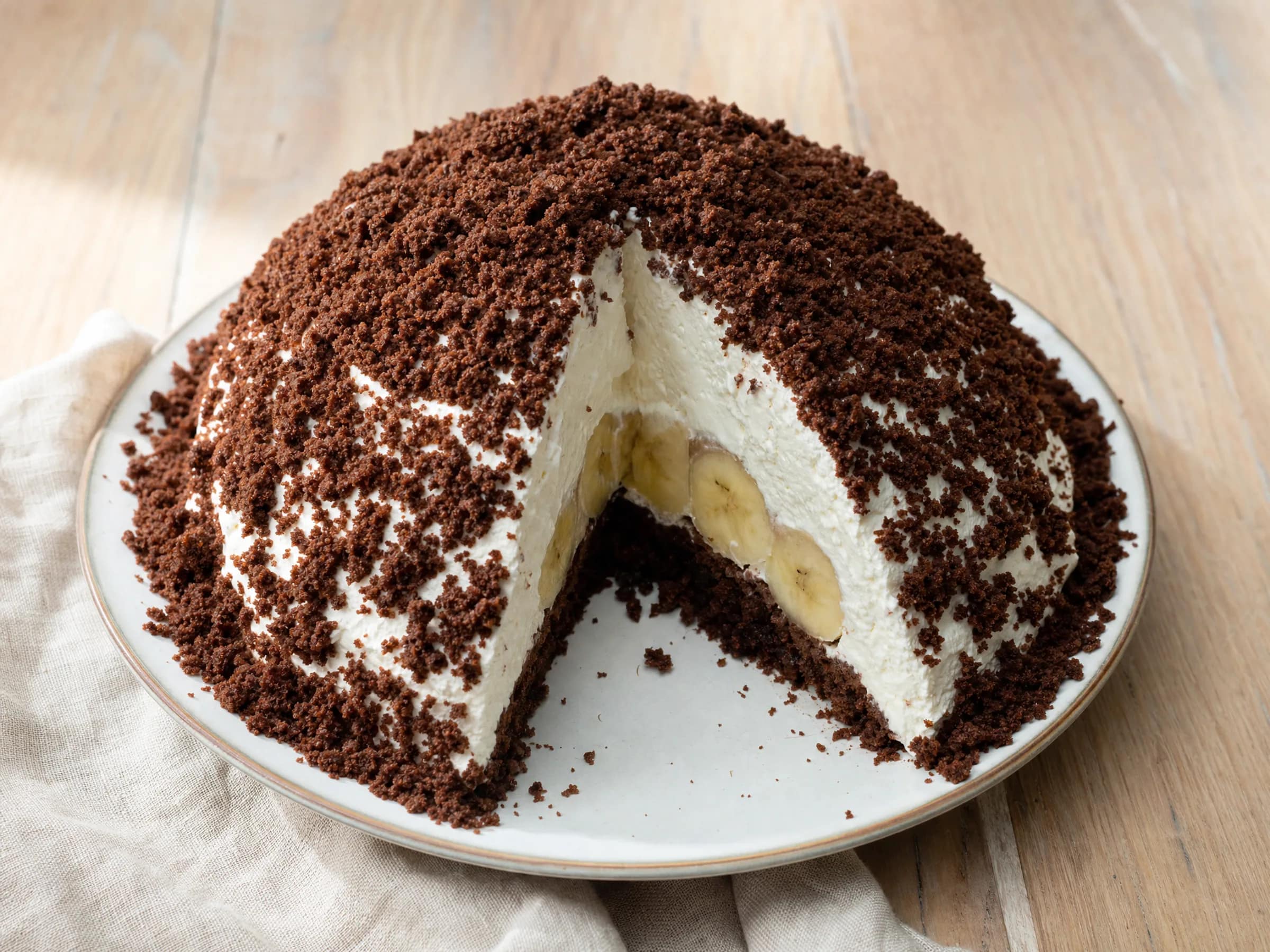 Maulwurfkuchen mit Banane und stabiler Sahnekuppel