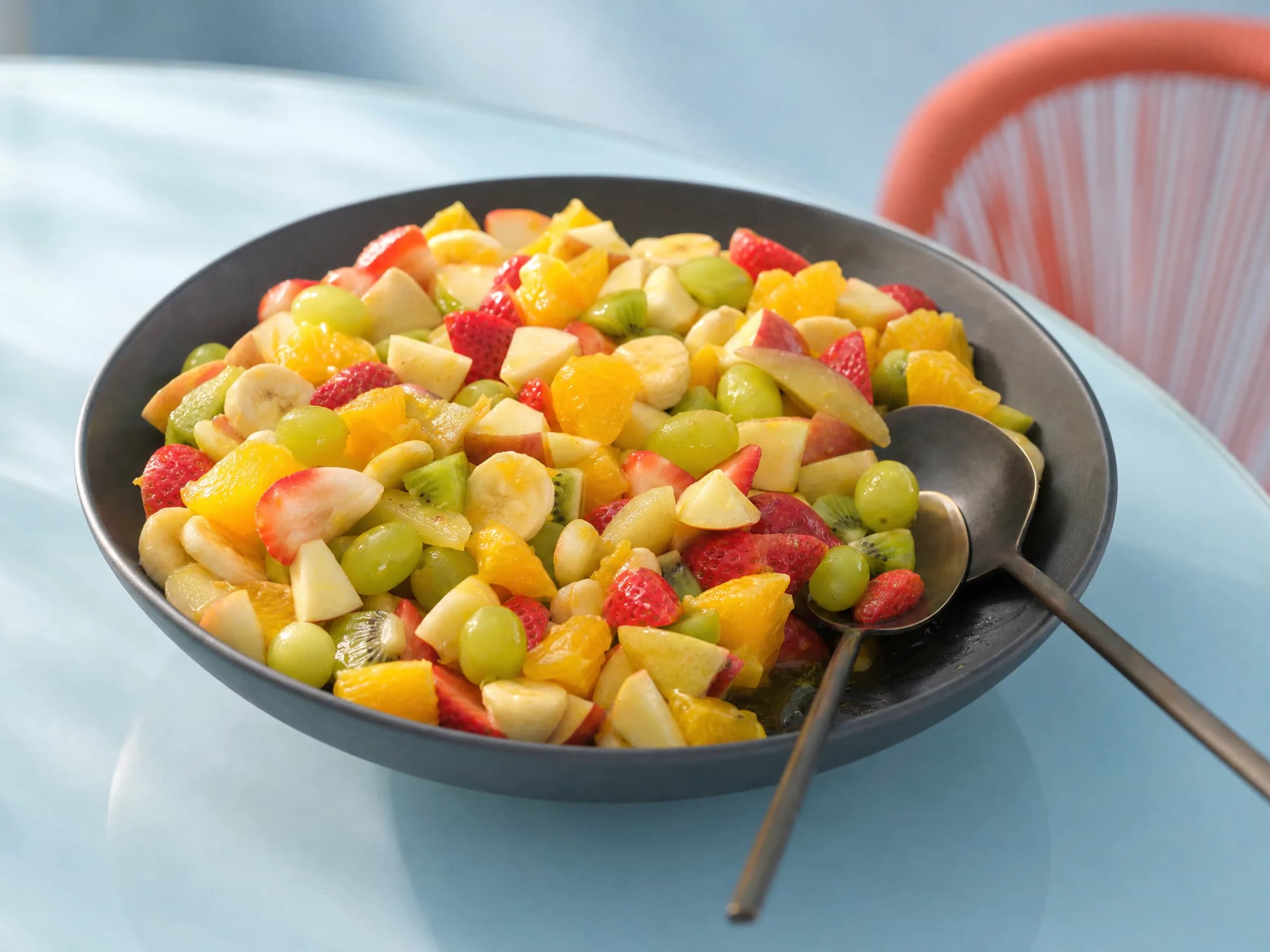 Obstsalat mit Orangen-Zitronen-Dressing Rezeptfoto Obstsalat mit Orangen-Zitronen-Dressing fertig angerichtet