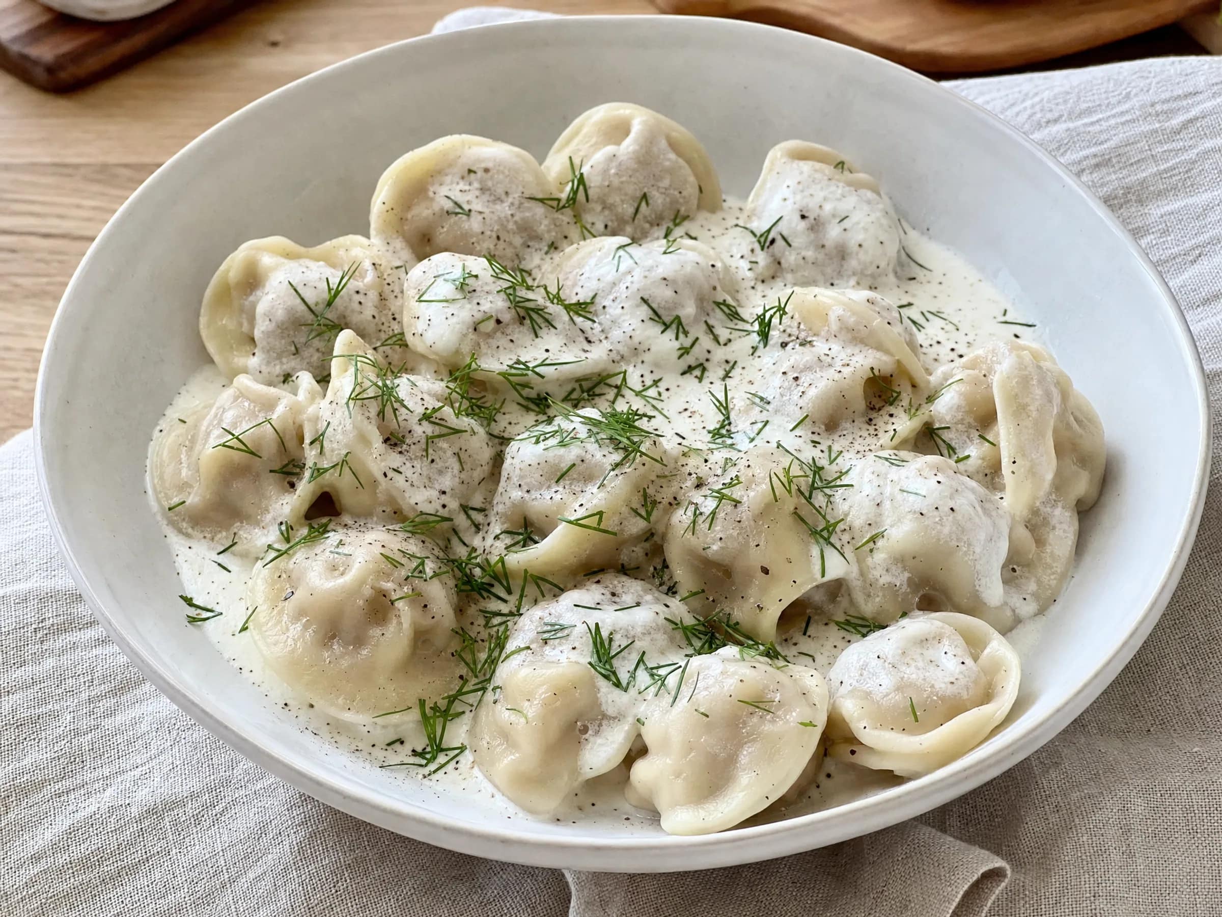 Pelmeni selber machen mit Teig und Schmandsoße