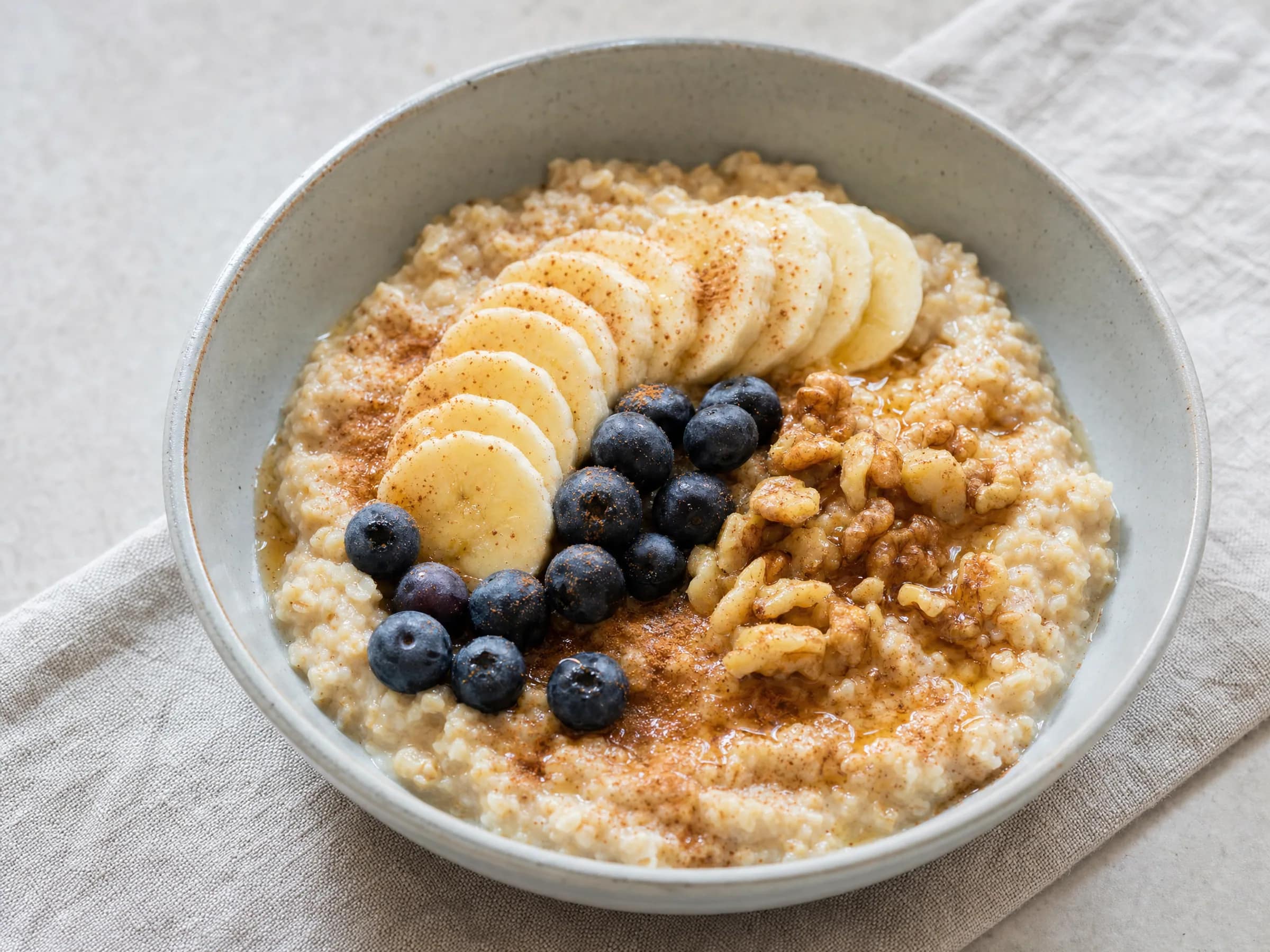 Porridge-Grundrezept mit Banane und Blaubeeren