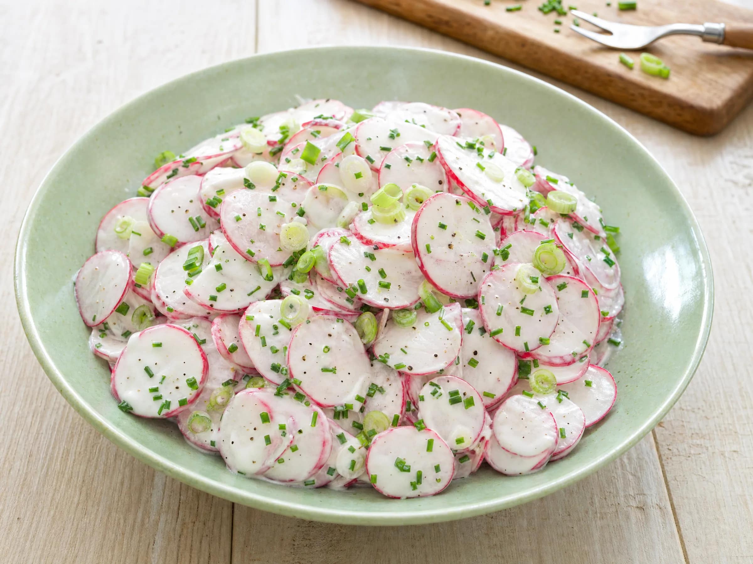 Radieschensalat mit Sauerrahm-Dressing