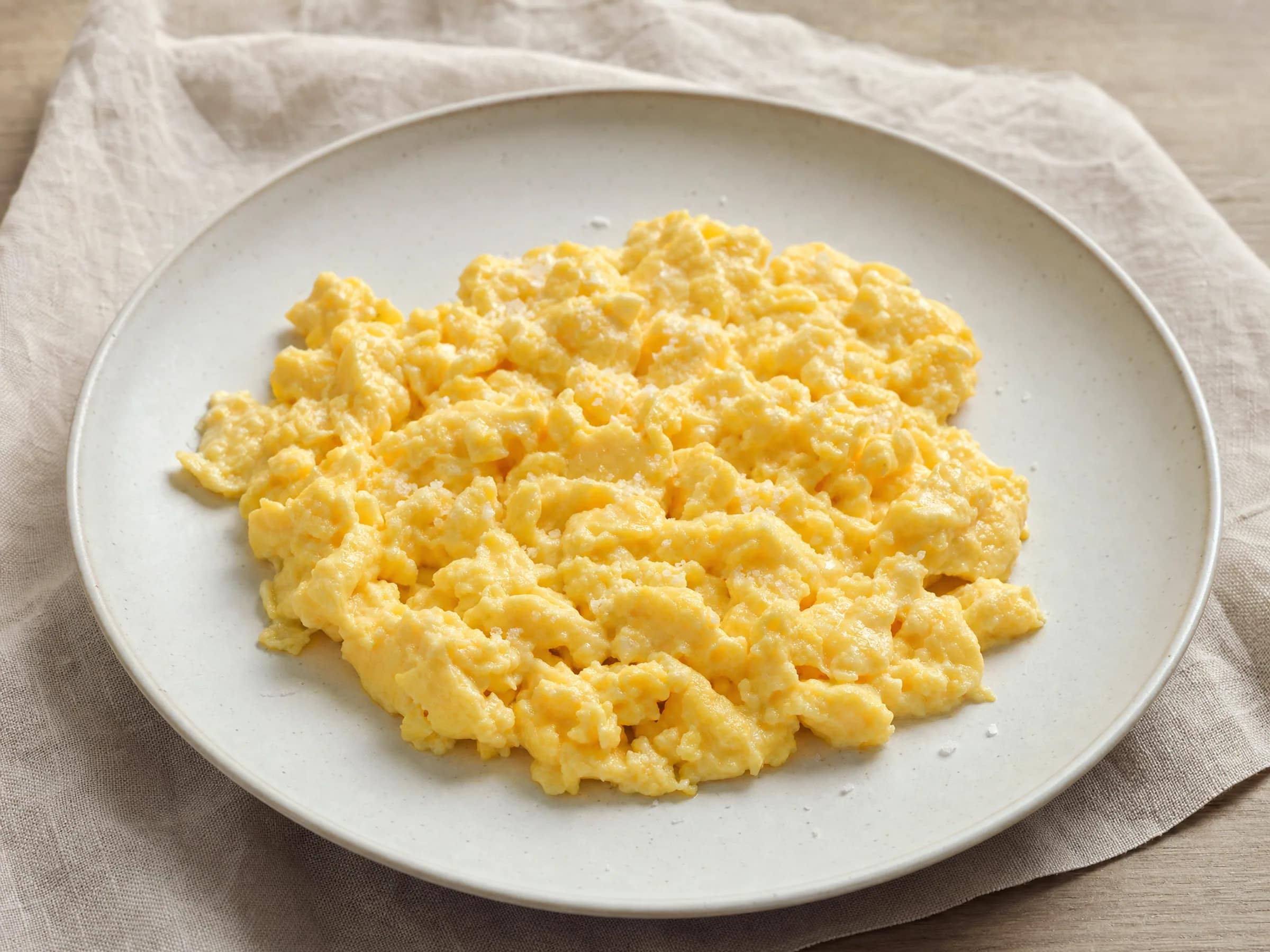 Rührei aus der Pfanne – ohne Milch und Öl
